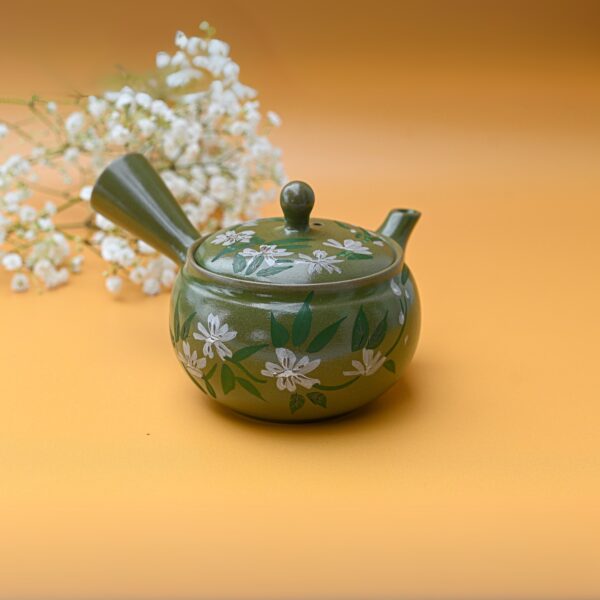Green Kuysu with Flowers - Japanese Handmade Teapot with Premium Tea Strainer - 14 fl oz/420ml