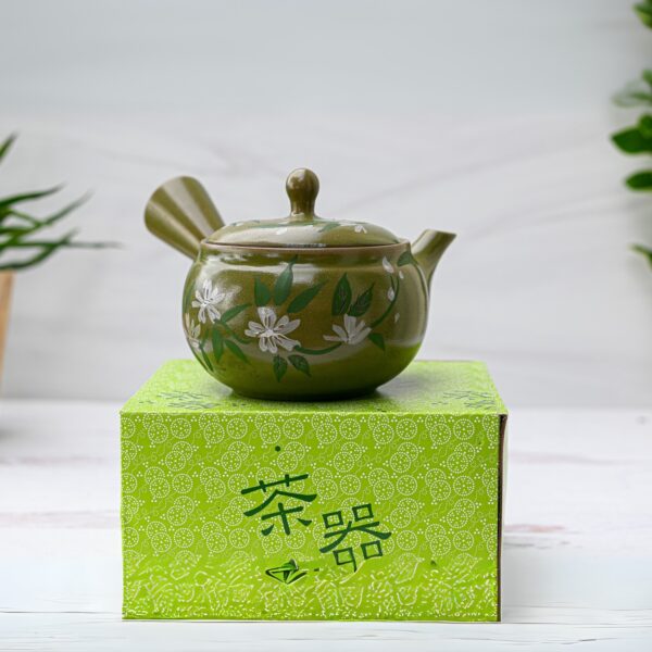 Green Kuysu with Flowers - Japanese Handmade Teapot with Premium Tea Strainer - 14 fl oz/420ml